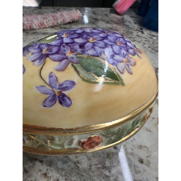 VTG  Hand-Painted Porcelain Egg Trinket Box  Floral Design Gold Trim France - Picture 3 of 9